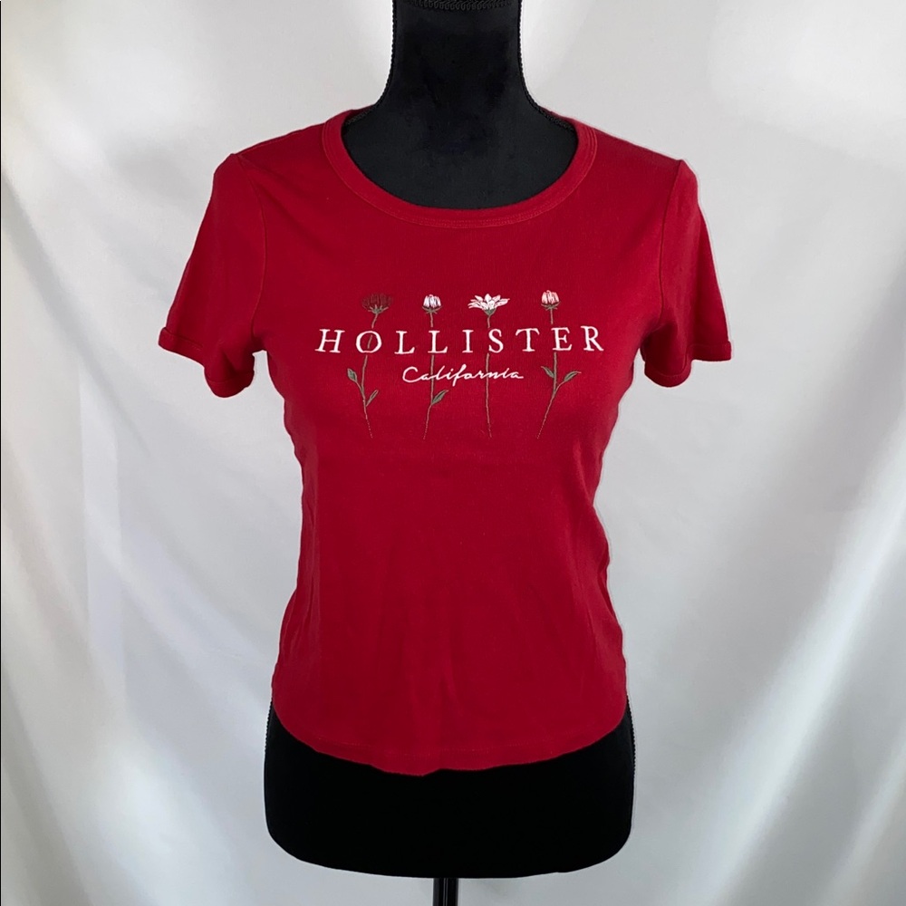 𝅺HOLLISTER California Women’s Red Flowers T-Shirt Size Small
